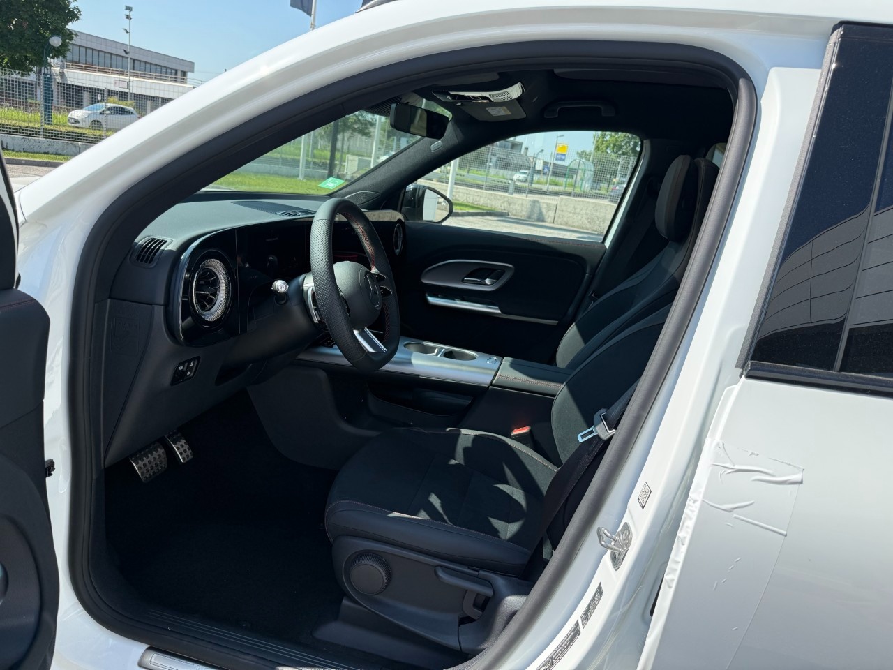 Mercedes GLB Elettrica GLB 250+ con tecnologia EQ Advanced Plus - 9