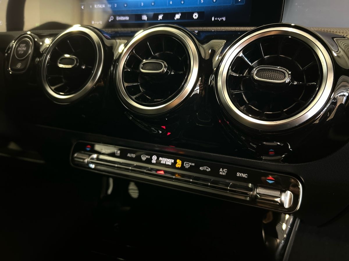 Mercedes Classe A Classe A 180 D Sport Night edition 8G-DCT - 14