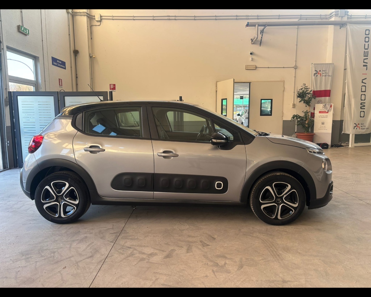 Foto CITROEN C3 1.2 puretech Shine s&s 83cv 