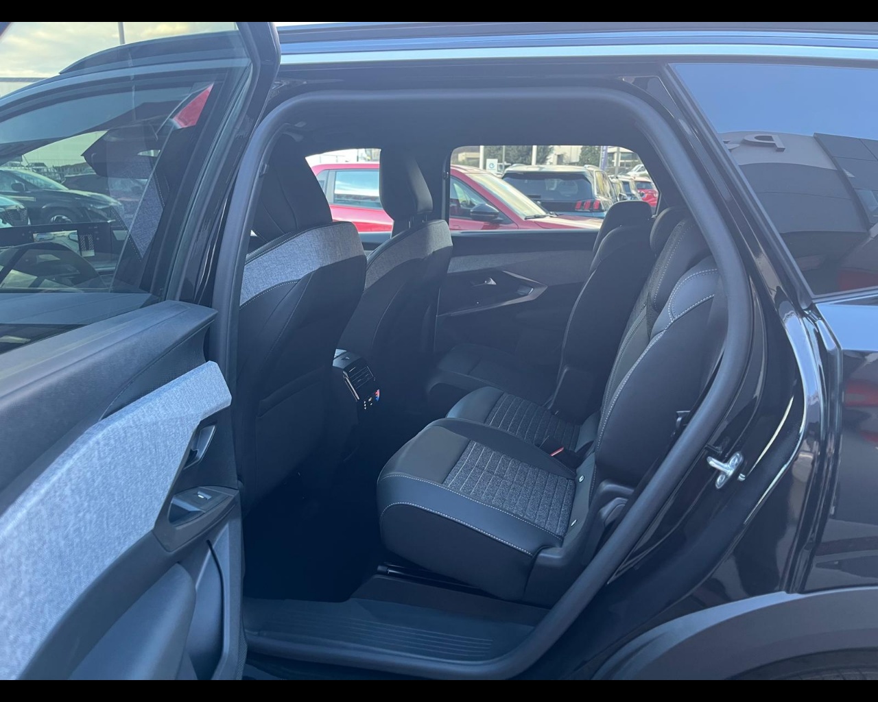 Foto PEUGEOT 5008 1.2 hybrid Allure 136cv e-dcs6