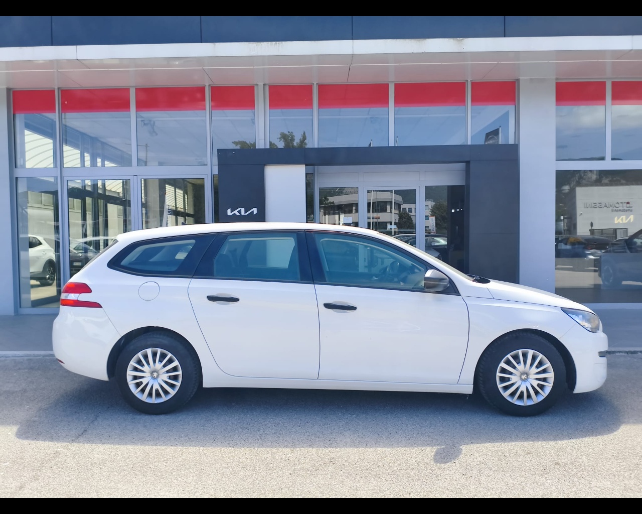 Foto PEUGEOT 308 SW 1.6 bluehdi Access s&s 100cv