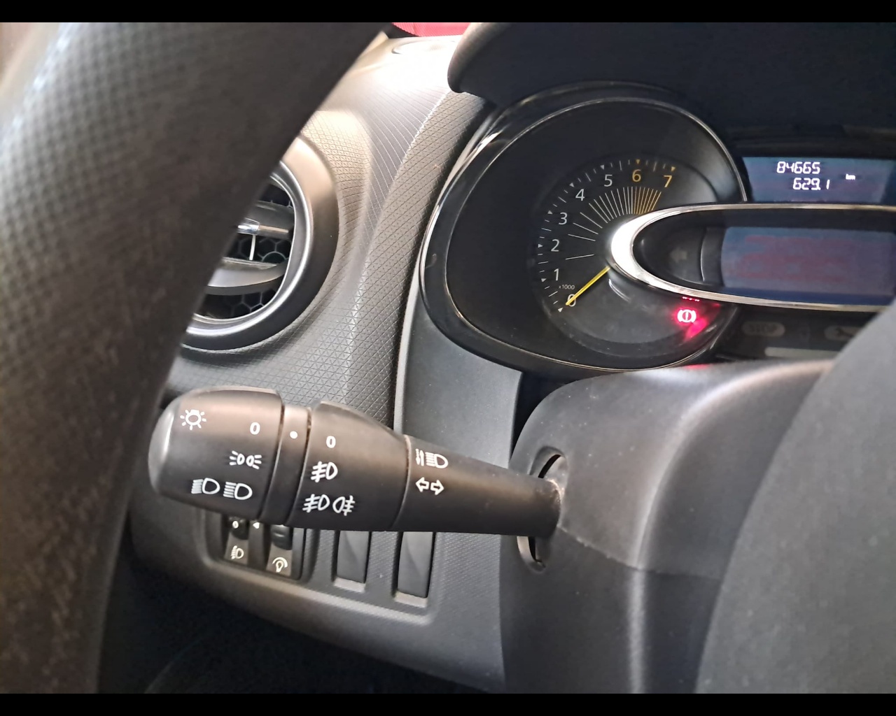 Foto RENAULT Clio 5p 1.2 Wave 75cv
