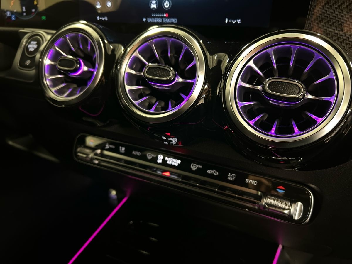 Mercedes GLB GLB 180 D Premium 8G-DCT - 14