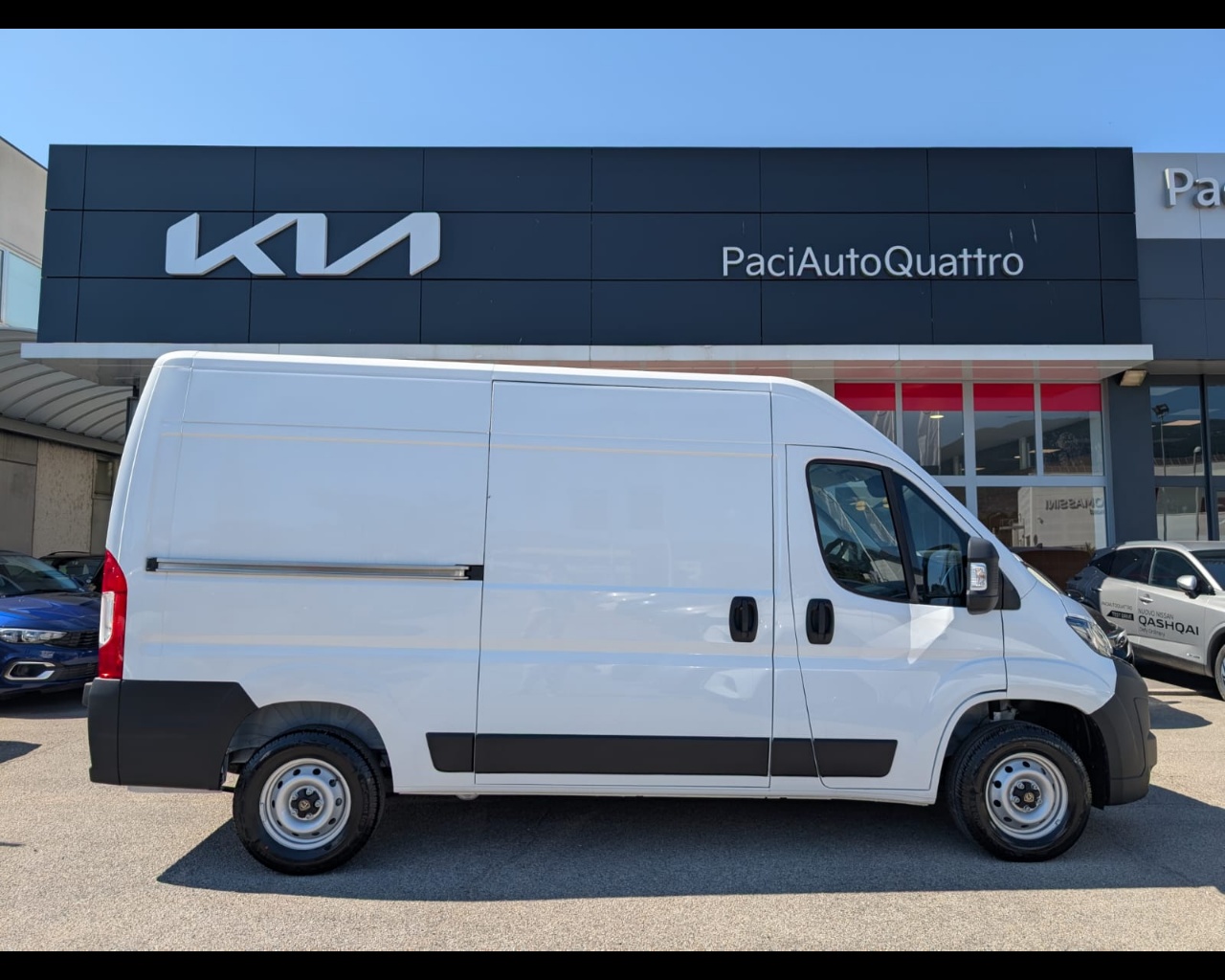 Foto PEUGEOT Boxer Furgone 335 L2 H2 BlueHDi 140 S&S
