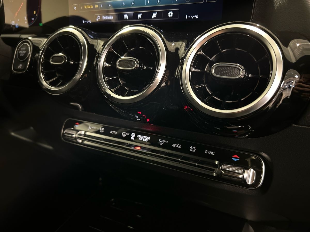 Mercedes GLA GLA 200 D Premium 4Matic 8G-DCT - 14