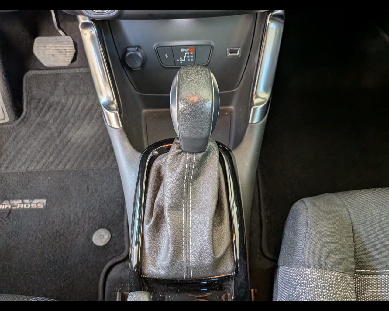 Foto CITROEN C3 Aircross 1.2 puretech Shine Pack s&s 130cv eat6