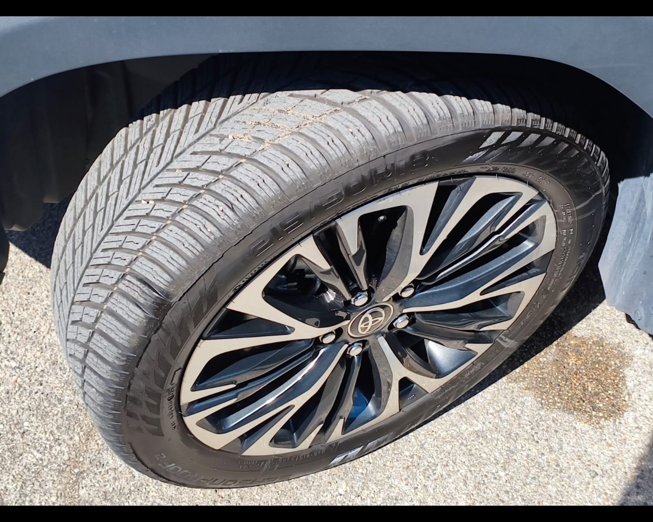 Foto TOYOTA Yaris Cross 1.5h Lounge fwd 116cv e-cvt