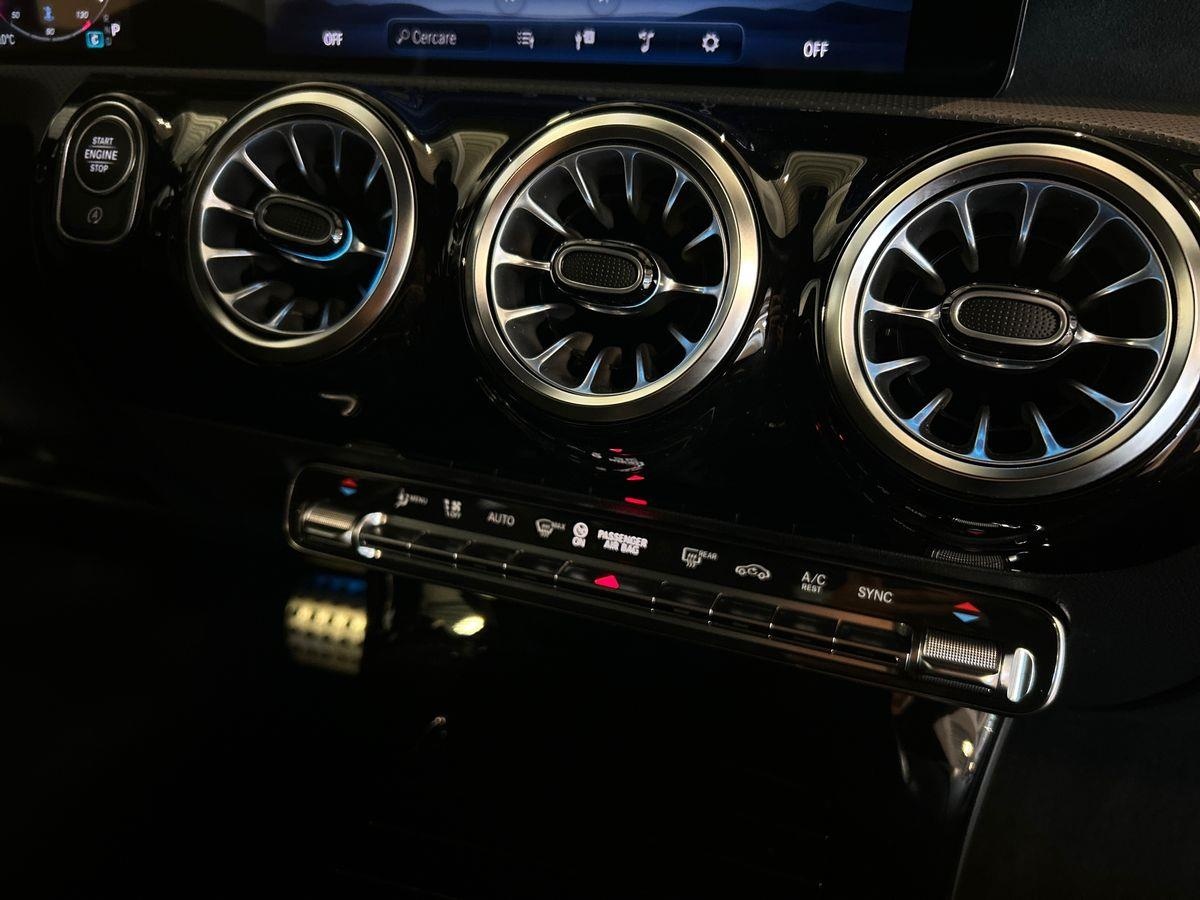 Mercedes  Classe A 180 D Advanced Plus AMG Line 8G-DCT - 14