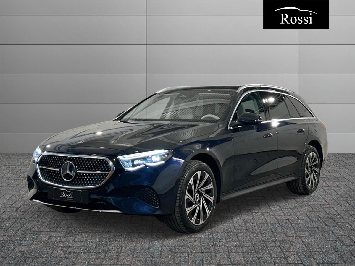Mercedes-Benz E 300 de 4MATIC con tecnologia ibrida EQ