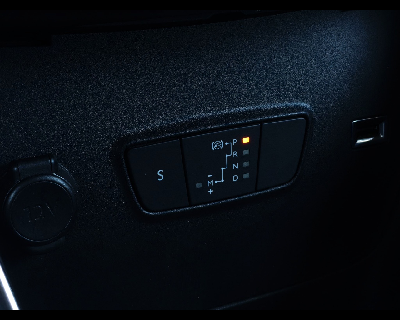 Foto CITROEN C3 Aircross 1.2 puretech Shine s&s 130cv eat6