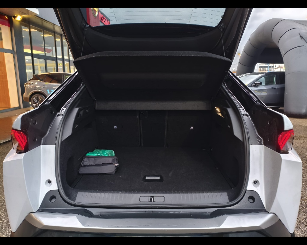 Foto PEUGEOT 3008 1.2 hybrid GT 145cv e-dcs6